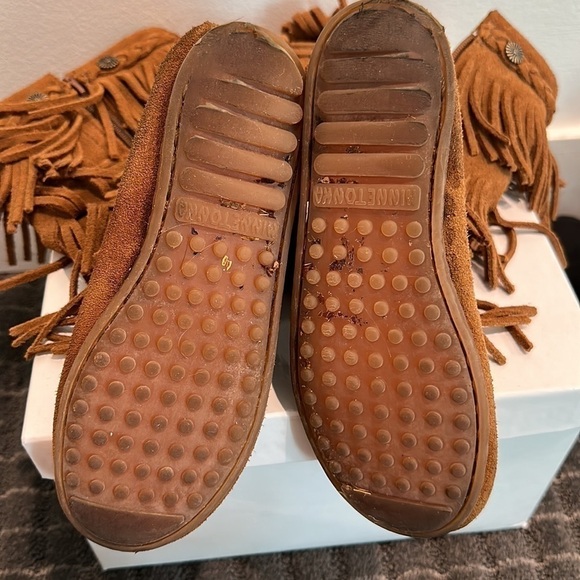 GIRLS Minnetonka suede fringe boots size 1Y - Picture 6 of 7